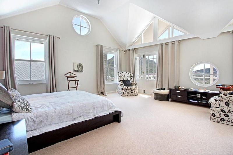 5 Bedroom Property for Sale in Hillcrest Western Cape